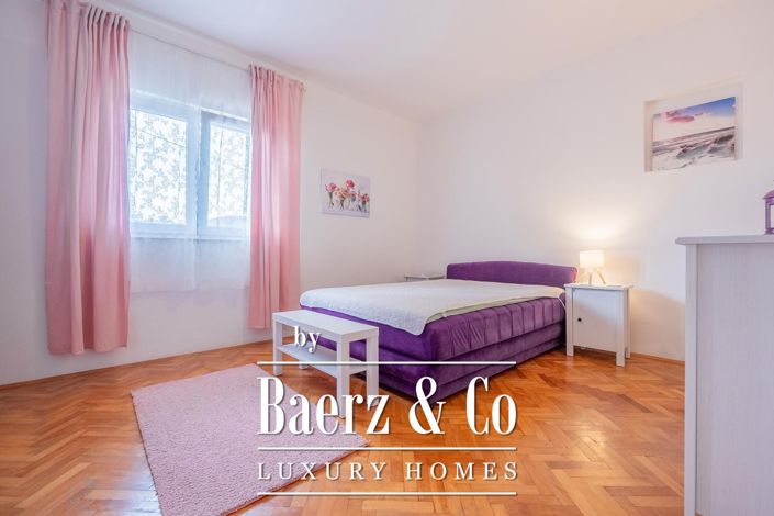 Image No.29-6 Bed Townhouse for sale