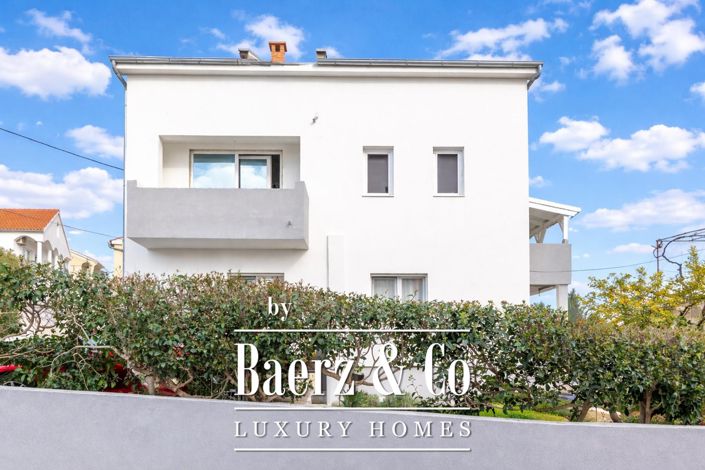 Image No.3-6 Bed Townhouse for sale