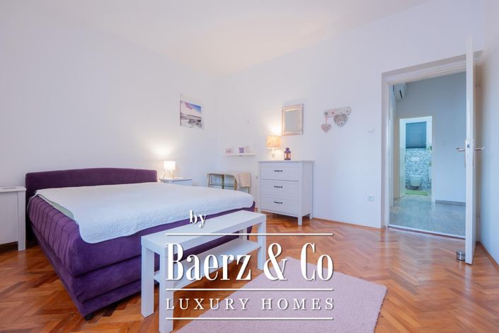 Image No.30-6 Bed Townhouse for sale