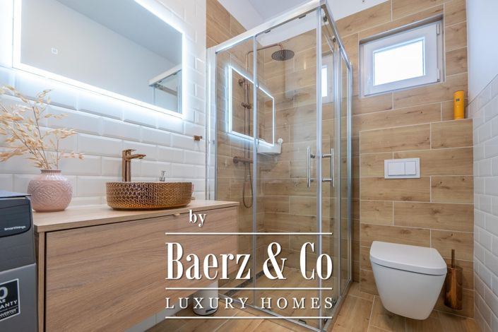 Image No.33-6 Bed Townhouse for sale