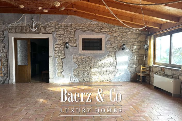 Image No.2-12 Bed Townhouse for sale