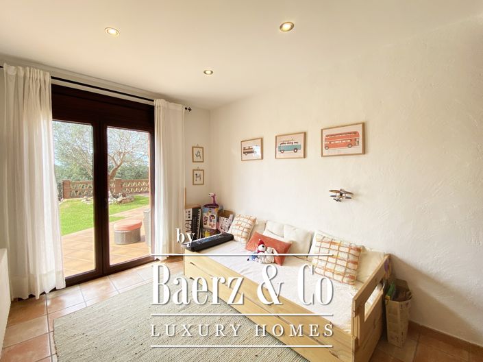 Image No.16-4 Bed Property for sale