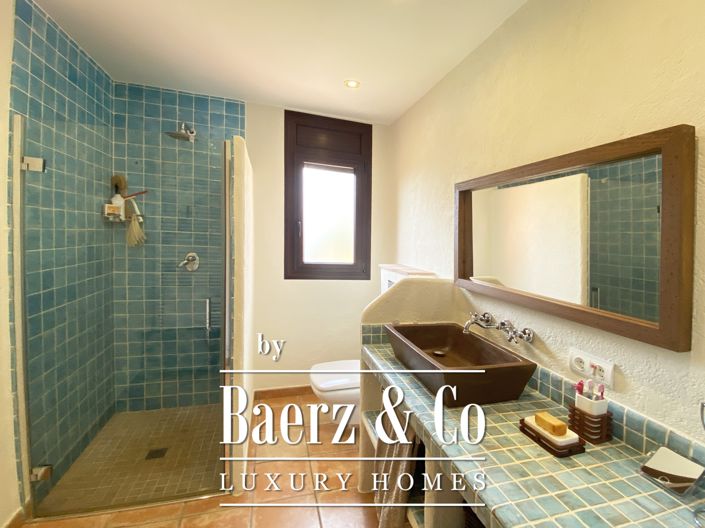 Image No.17-4 Bed Property for sale