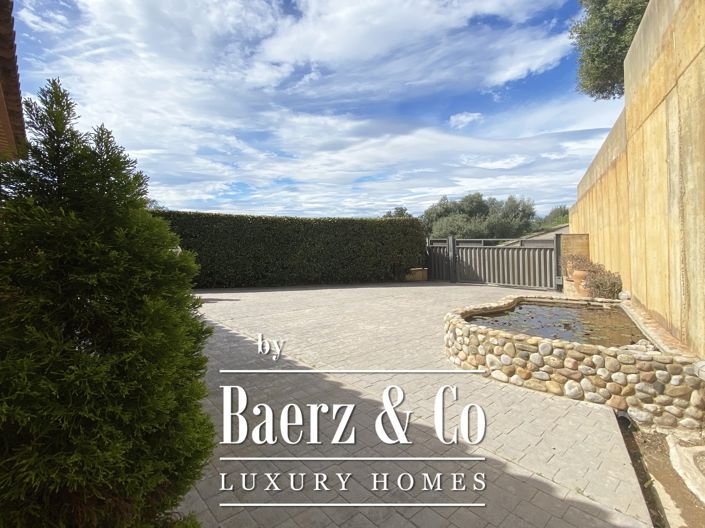 Image No.4-4 Bed Property for sale