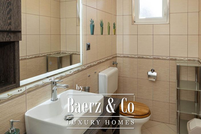 Image No.11-14 Bed Townhouse for sale