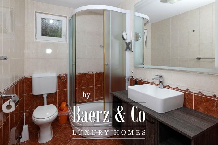 Image No.14-14 Bed Townhouse for sale