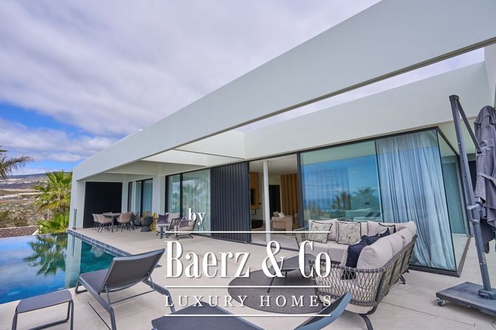 Image No.2-4 Bed Villa for sale