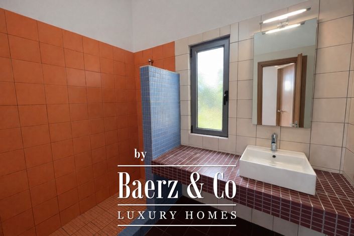 Image No.8-6 Bed Villa for sale