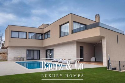 1 - Tinjan, Townhouse