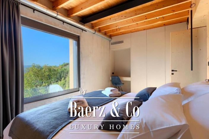 Image No.17-4 Bed Townhouse for sale