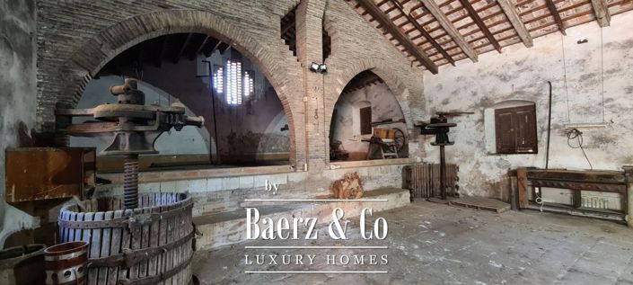 Image No.5-16 Bed Country House for sale