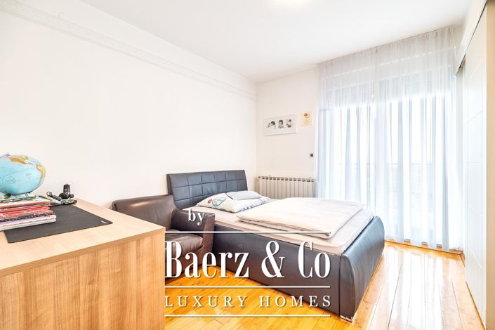 Image No.11-4 Bed Townhouse for sale