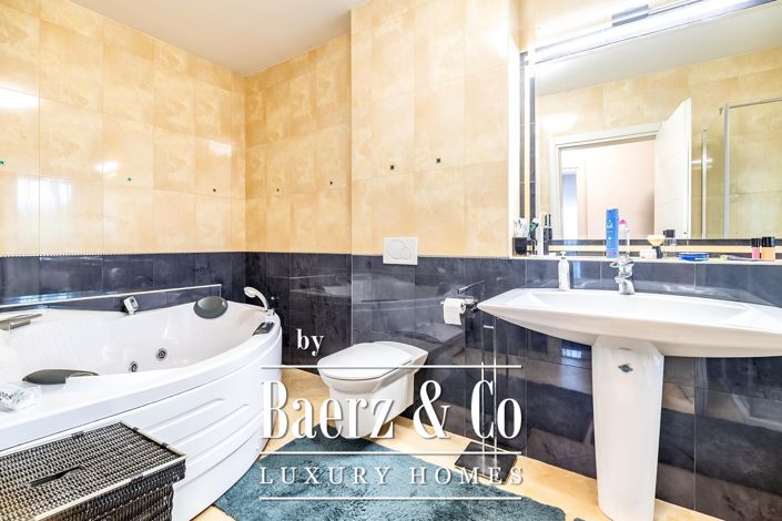 Image No.12-4 Bed Townhouse for sale