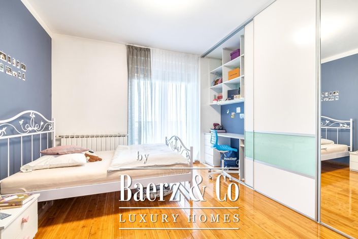 Image No.14-4 Bed Townhouse for sale