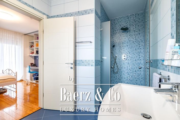 Image No.15-4 Bed Townhouse for sale