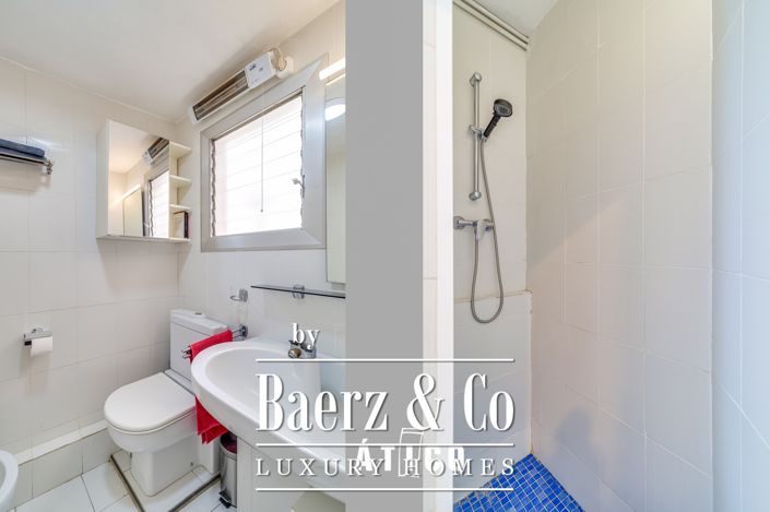 Image No.10-4 Bed Property for sale