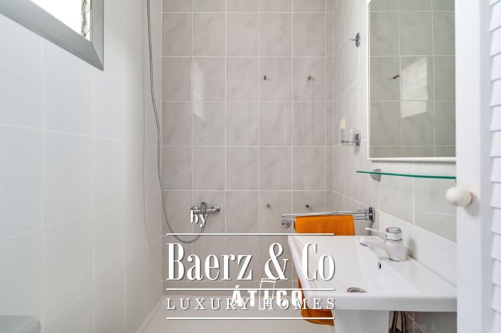 Image No.18-4 Bed Property for sale