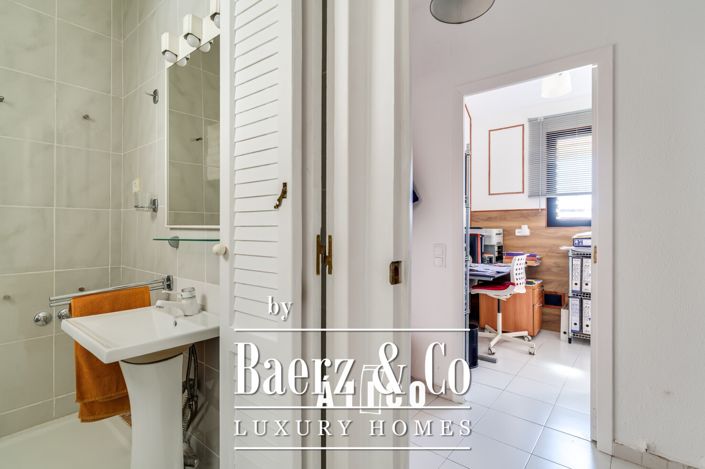 Image No.19-4 Bed Property for sale