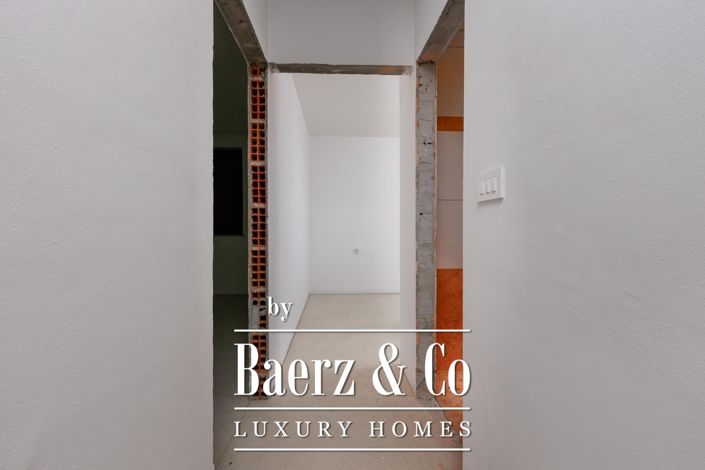 Image No.11-4 Bed Townhouse for sale