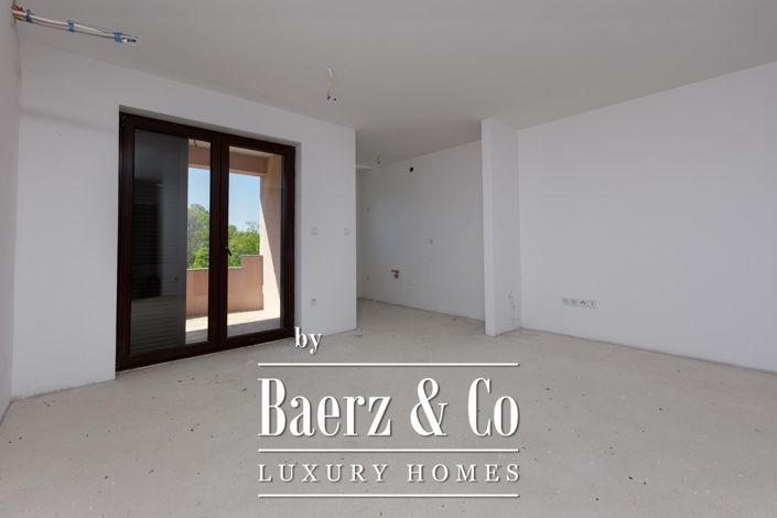 Image No.12-4 Bed Townhouse for sale