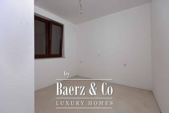 Image No.22-4 Bed Townhouse for sale