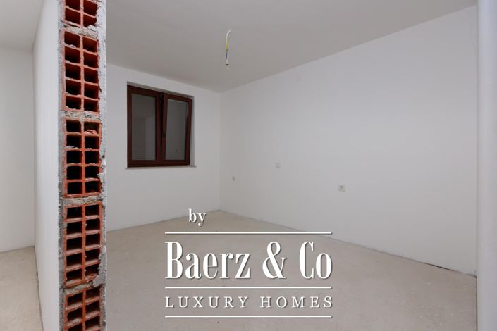 Image No.23-4 Bed Townhouse for sale