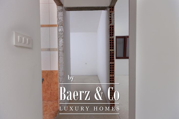 Image No.24-4 Bed Townhouse for sale