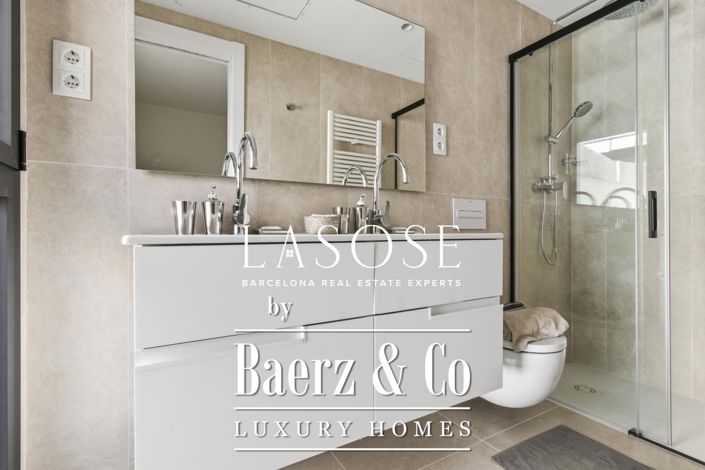 Image No.43-2 Bed Property for sale