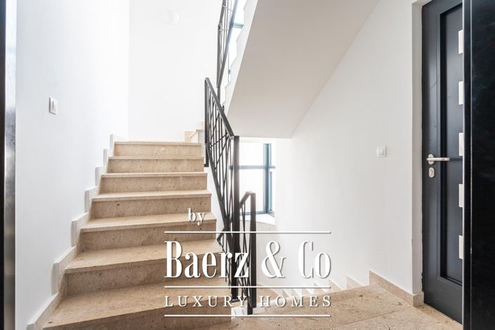 Image No.11-5 Bed Townhouse for sale