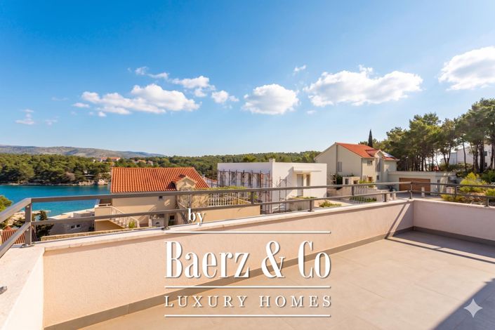 Image No.16-5 Bed Townhouse for sale