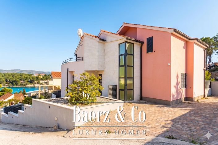 Image No.2-5 Bed Townhouse for sale