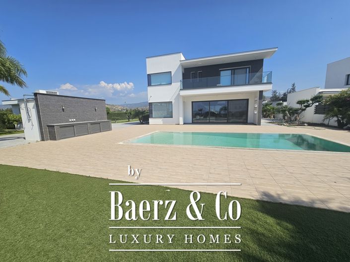 Image No.3-4 Bed Villa for sale