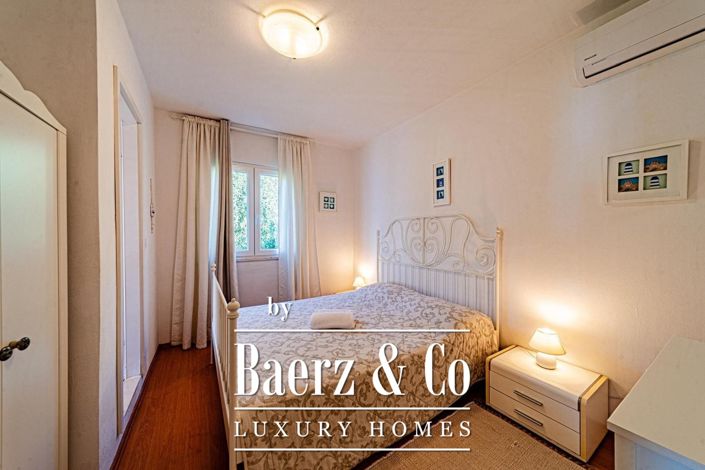 Image No.16-5 Bed Townhouse for sale