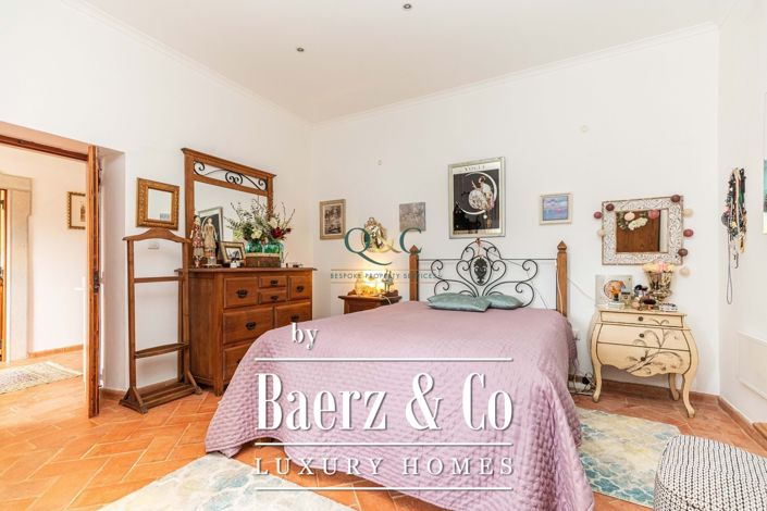 Image No.14-4 Bed Farmhouse for sale