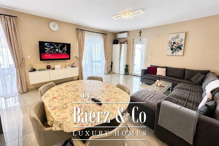 Image No.10-6 Bed Townhouse for sale