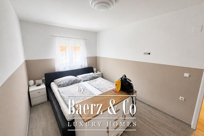 Image No.11-6 Bed Townhouse for sale
