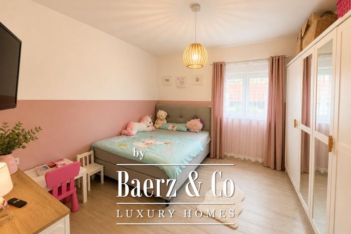 Image No.12-6 Bed Townhouse for sale