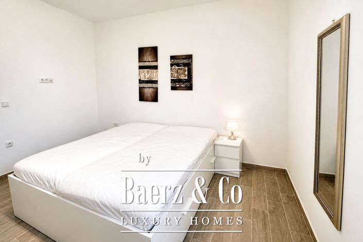 Image No.20-6 Bed Townhouse for sale