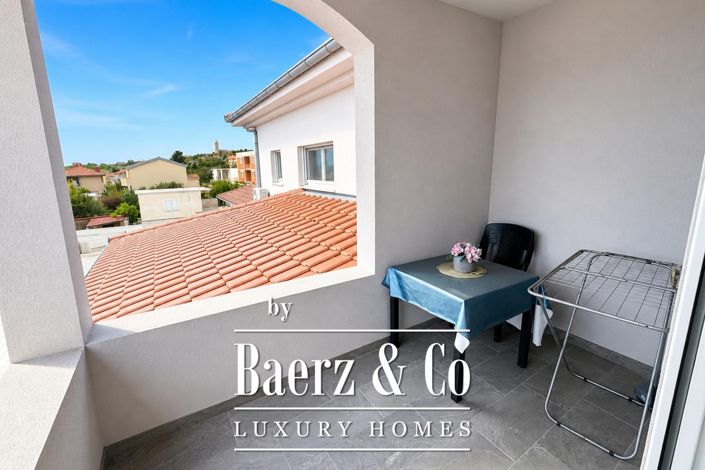 Image No.24-6 Bed Townhouse for sale