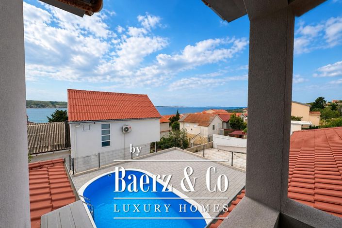 Image No.28-6 Bed Townhouse for sale