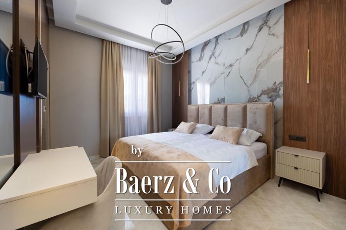 Image No.17-6 Bed Townhouse for sale