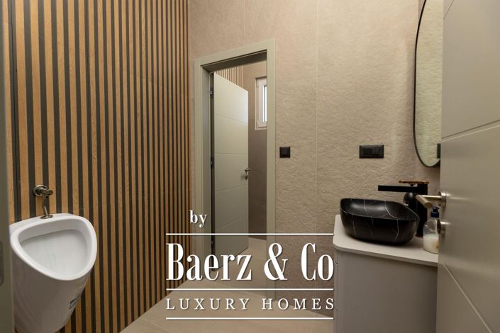 Image No.24-6 Bed Townhouse for sale