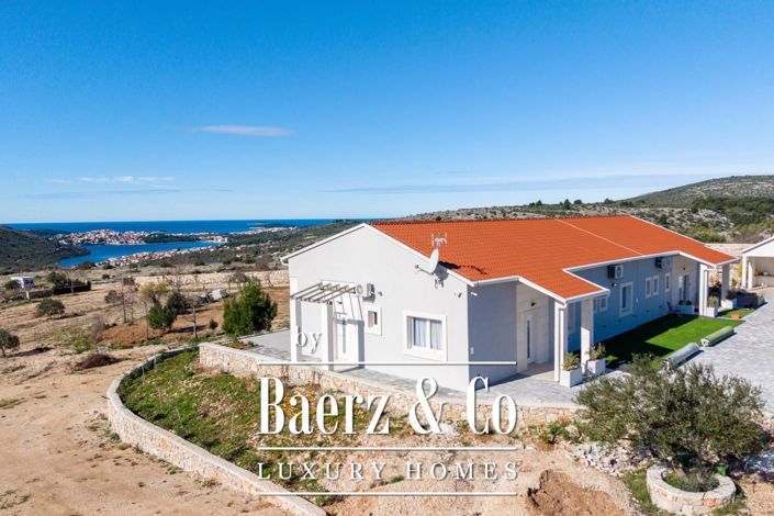 Image No.26-6 Bed Townhouse for sale