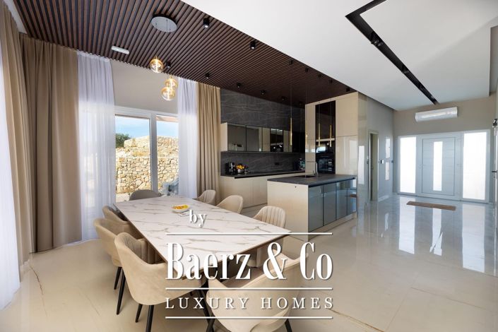 Image No.7-6 Bed Townhouse for sale