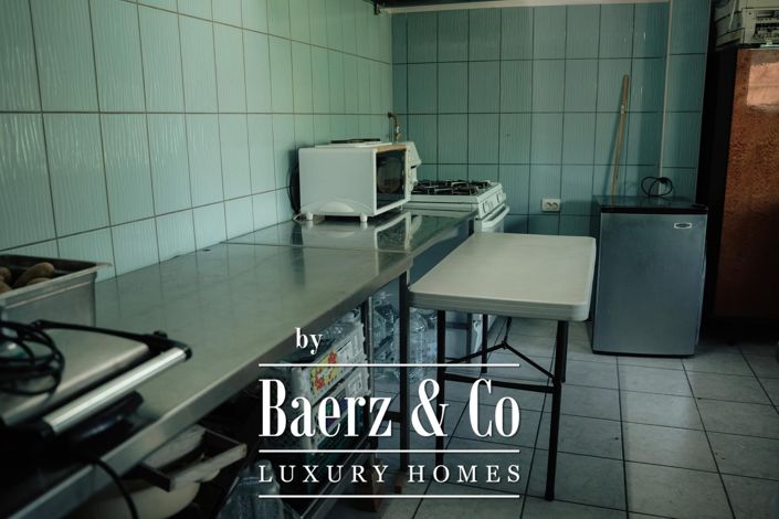 Image No.27-8 Bed House for sale