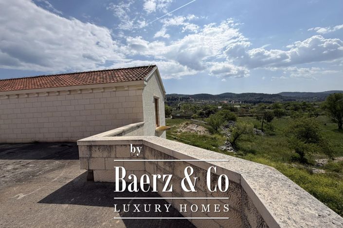 Image No.17-6 Bed Townhouse for sale
