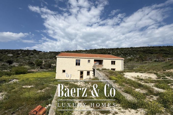 Image No.20-6 Bed Townhouse for sale