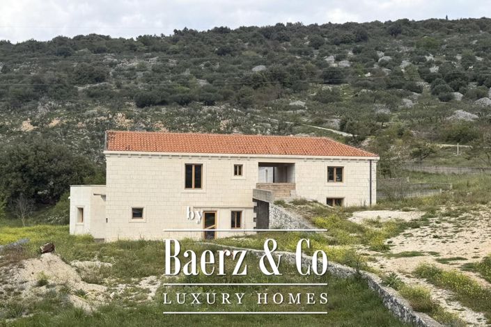 Image No.21-6 Bed Townhouse for sale