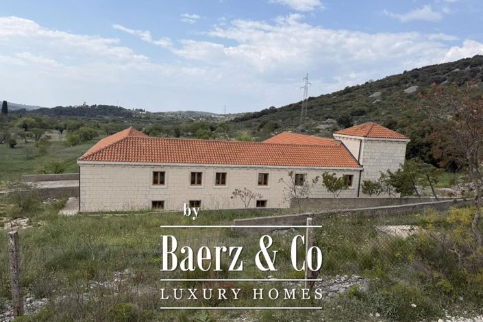 Image No.22-6 Bed Townhouse for sale