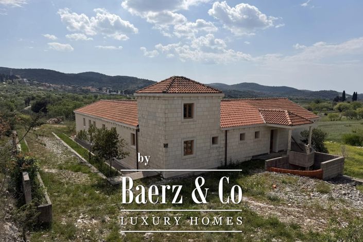 Image No.25-6 Bed Townhouse for sale